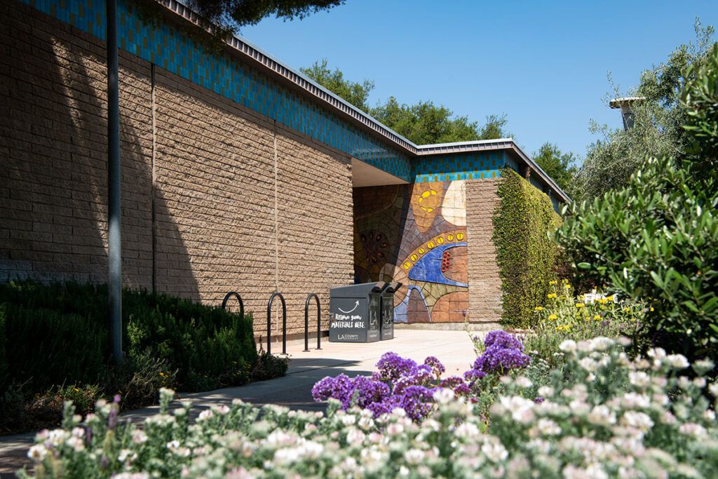 La Cañada Flintridge Library photo 2
