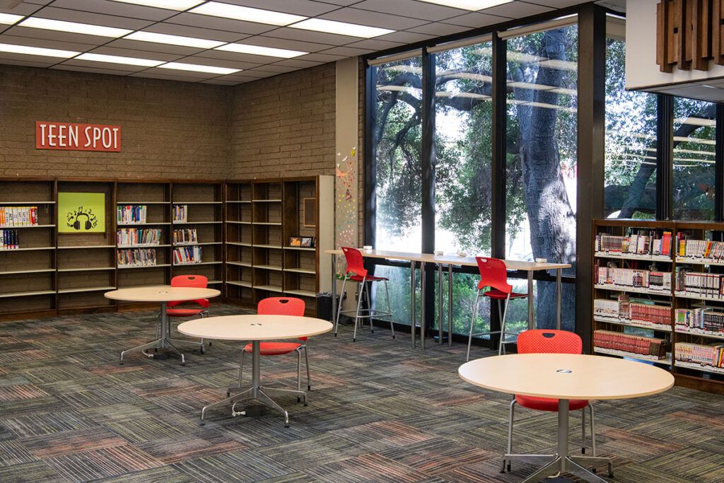 La Cañada Flintridge Library photo 5