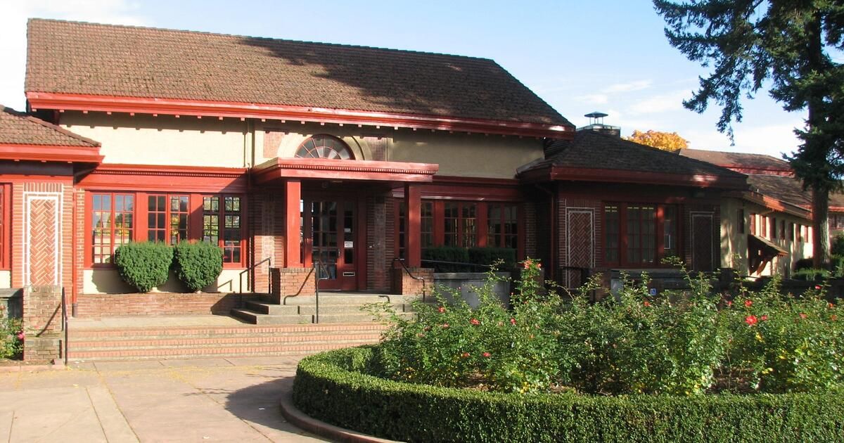 Peninsula Park Community Center